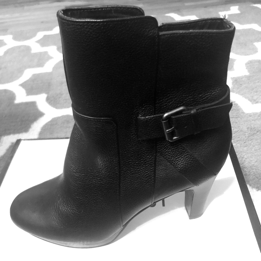 Nine West size 8 bootie